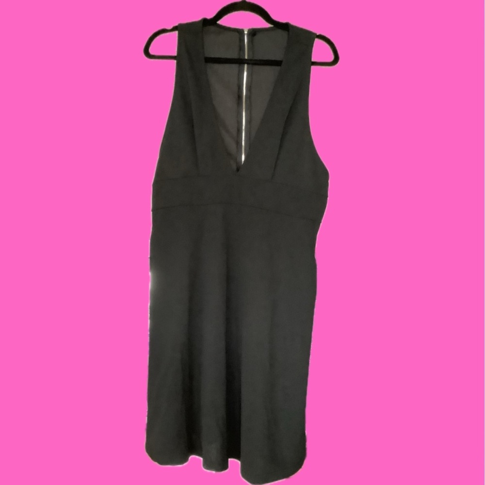 Chic Black Sleeveless V-Neck Dress – Size XXL